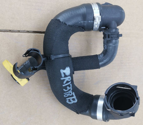 EPDM ống tản nhiệt ô tô OE LR137873 ống nước làm mát xoắn ốc